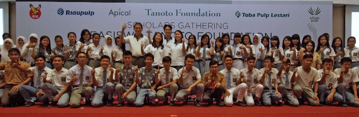 Belina and Imelda Tanoto with Tanoto Scholars in Medan