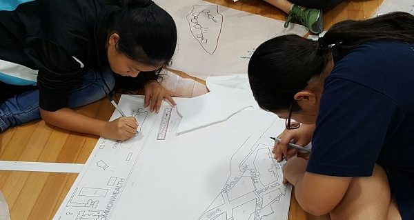 Students ideating on APRIL's flagship product PaperOne at CUBE 2016