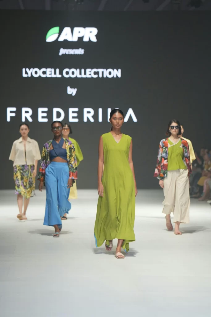 rge-apr-sustainable-fashion-show Models present the APR Lyocell Collection by FREDERIKA, showcasing sustainable materials supported by RGE's circular fashion initiatives.