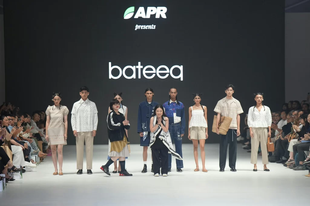 rge-apr-sustainable-fashion-show-2 Designers and models present a Bateeq collection at a fashion show, highlighting RGE's support for sustainable fashion innovation.