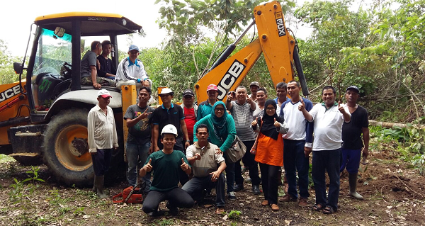 Inside RGE - RAPP Employee Volunteers Build Road For Community
