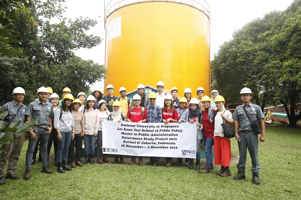 Study Trip to Pangkalan Kerinci by Master Students from the Lee Kuan Yew School of Public Policy