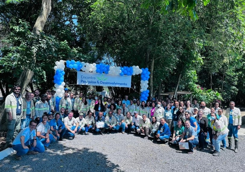 Leonardo with the Forestry R&D team in Brazil.